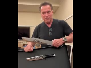 arnie showed what a real knife should look like