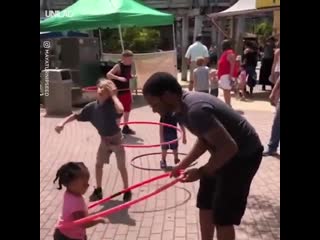 dad helps daughter spin the hoop