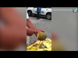 pineapple street vendor