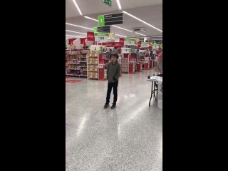 10-year-old boy sang "whos lovin you" in a supermarket