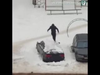 how in russia they clean the car from snow