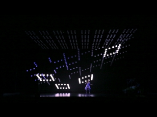 incredible girl dance with 640 led spheres