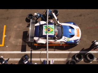 the driver desperately tries to close the door during a pit stop