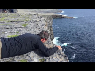 daughter filmed how her father struggles with fear of heights