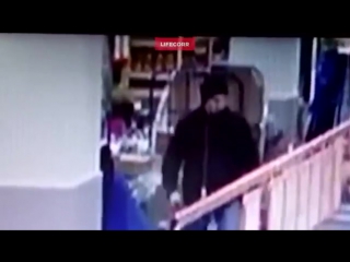 in ufa, a 16-year-old teenager cut two supermarket saleswomen © video