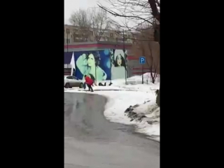 traffic police officer chasing schoolchildren. tyumen © video