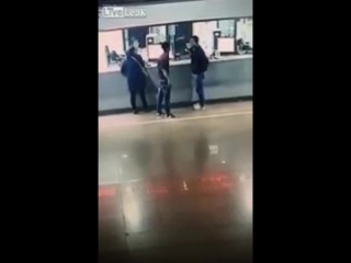 he snatched low-kicks in the head © video