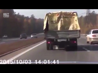 the reaction of the driver saved from an accident © video